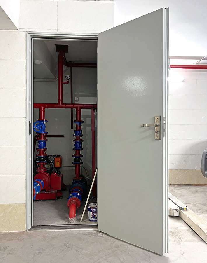 Cửa thép chống cháy 70 phút được lắp tại phòng kỹ thuật nước